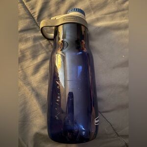 Rubbermaid blue water bottle